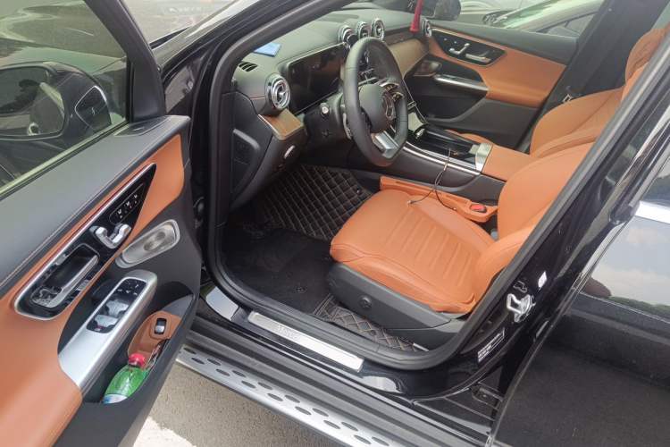 Used Mercedes-Benz GLC 2024 Refreshed GLC 300 L 4MATIC Dynamic Version 5 Seats Driver Seat