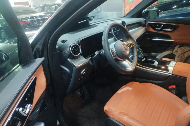 Used Mercedes-Benz GLC 2024 GLC 260 L 4MATIC Dynamic Edition 5-seater Driver Seat