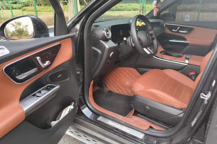 Used Mercedes-Benz GLC 2024 Refreshed GLC 300 L 4MATIC Dynamic Version 5 Seats Driver Seat