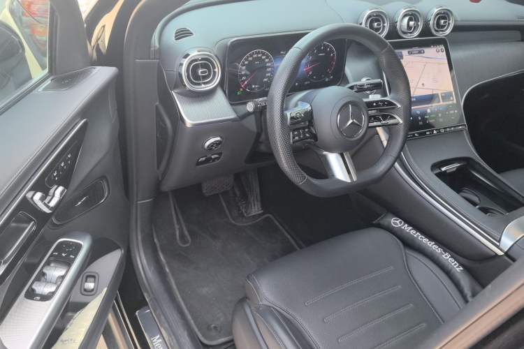 Used Mercedes-Benz GLC 2024 GLC 260 L 4MATIC Luxury Model 5 Seats Driver Seat