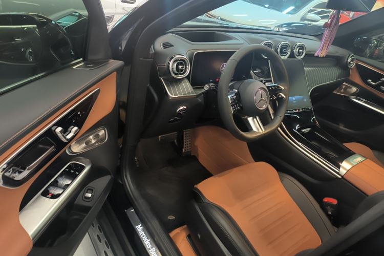 Used Mercedes-Benz GLC 2024 GLC 300 L 4MATIC Luxury Model 5 Seats Driver Seat
