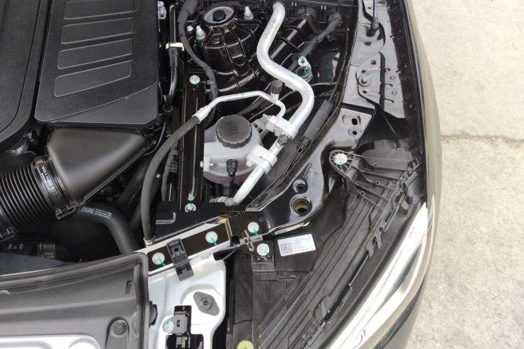 Used Mercedes-Benz GLC 2024 GLC 300 L 4MATIC Dynamic Edition 7-seater Engine Bay Left
