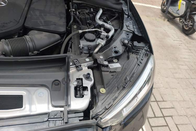 Used Mercedes-Benz GLC 2024 GLC 260 L 4MATIC Dynamic Edition 7-seater Engine Bay Left