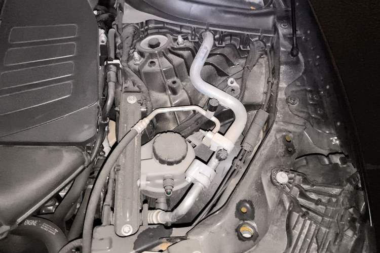 Used Mercedes-Benz GLC 2024 GLC 300 L 4MATIC Dynamic Edition 5-seater Engine Bay Left