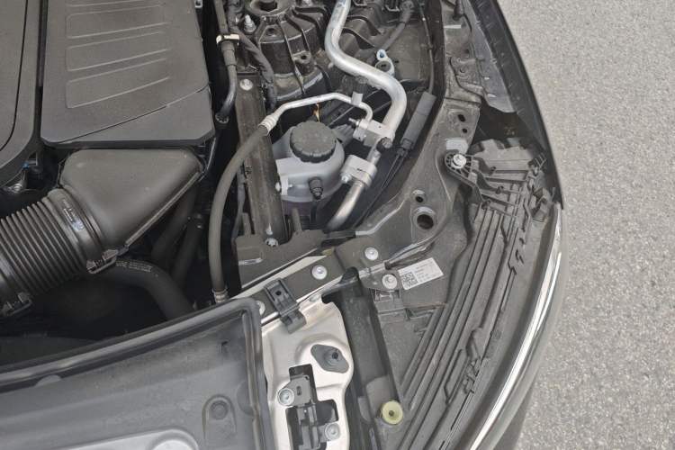 Used Mercedes-Benz GLC 2024 GLC 300 L 4MATIC Dynamic Edition 5-seater Engine Bay Left