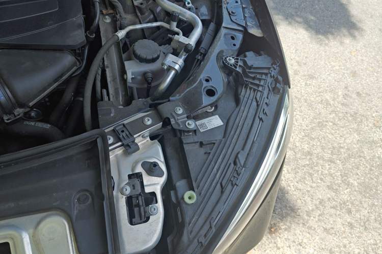 Used Mercedes-Benz GLC 2024 GLC 300 L 4MATIC Dynamic Edition 5-seater Engine Bay Left