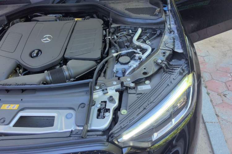 Used Mercedes-Benz GLC 2024 Facelifted GLC 260 L 4MATIC Luxury Version 5 Seats Engine Bay Left