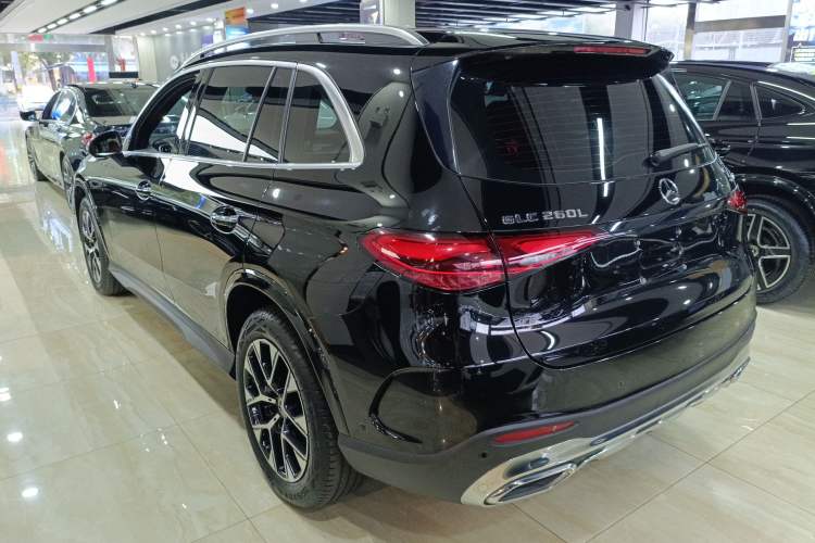 Used Mercedes-Benz GLC 2024 Facelifted GLC 260 L 4MATIC Luxury Version 5 Seats Exterior 2