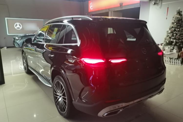 Used Mercedes-Benz GLC 2024 GLC 300 L 4MATIC Luxury Model 7 Seats Exterior 2