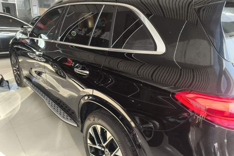 Used Mercedes-Benz GLC 2024 GLC 260 L 4MATIC Luxury Model 5 Seats Exterior 3