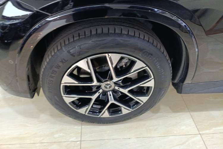 Used Mercedes-Benz GLC 2024 Facelifted GLC 260 L 4MATIC Luxury Version 5 Seats Exterior 4