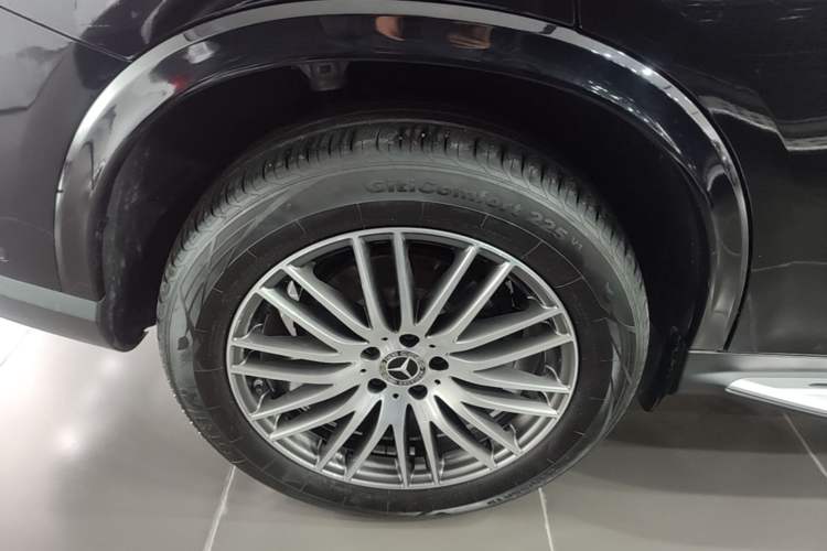Used Mercedes-Benz GLC 2024 Refreshed GLC 300 L 4MATIC Dynamic Version 7-Seater Exterior 5