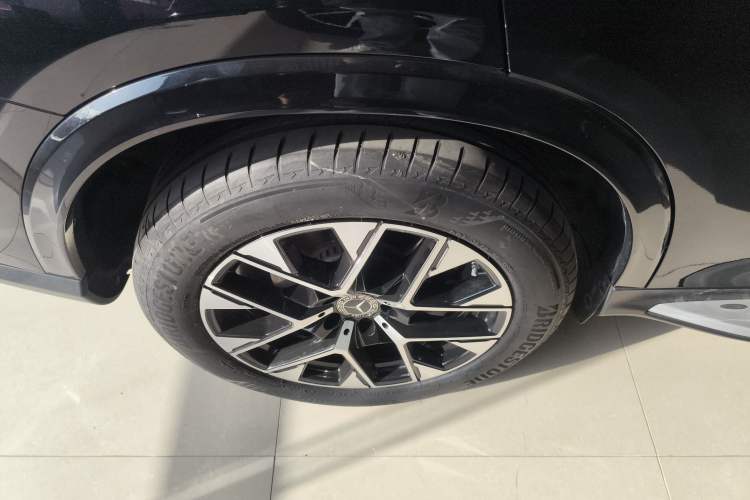 Used Mercedes-Benz GLC 2024 GLC 260 L 4MATIC Luxury Model 5 Seats Exterior 8