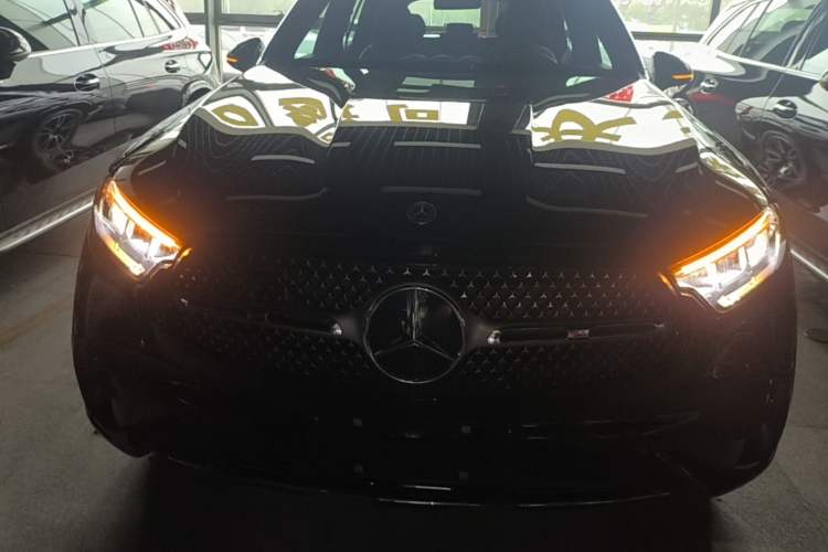 Used Mercedes-Benz GLC 2024 Refreshed GLC 260 L 4MATIC Luxury Version 7-Seater Front