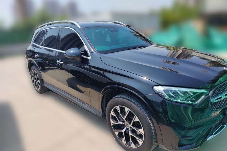 Used Mercedes-Benz GLC 2024 GLC 260 L 4MATIC Luxury Model 5 Seats Front Right 45 Deg