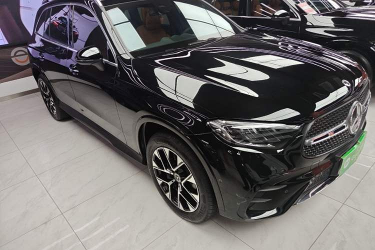 Used Mercedes-Benz GLC 2024 GLC 260 L 4MATIC Luxury Model 5 Seats Front Right 45 Deg