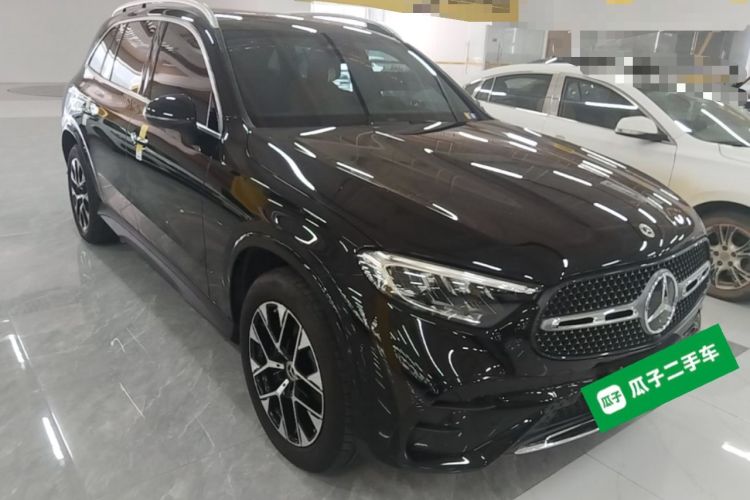 Used Mercedes-Benz GLC 2024 Facelifted GLC 260 L 4MATIC Luxury Version 5 Seats Front Right 45 Deg
