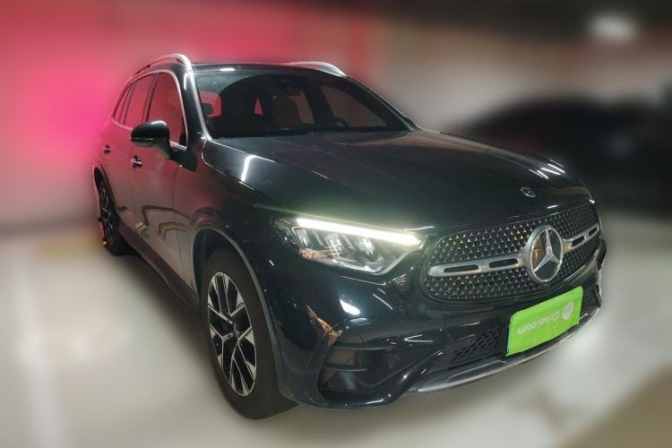 Used Mercedes-Benz GLC 2024 GLC 260 L 4MATIC Luxury Model 5 Seats Front Right 45 Deg