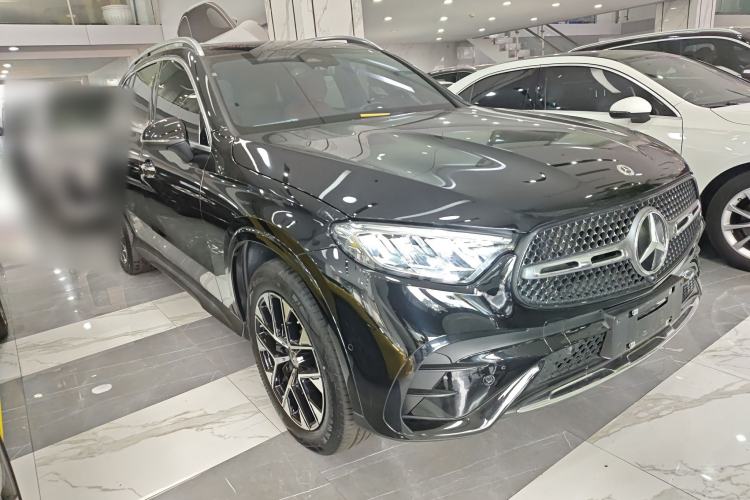 Used Mercedes-Benz GLC 2024 Facelifted GLC 260 L 4MATIC Luxury Version 5 Seats Front Right 45 Deg
