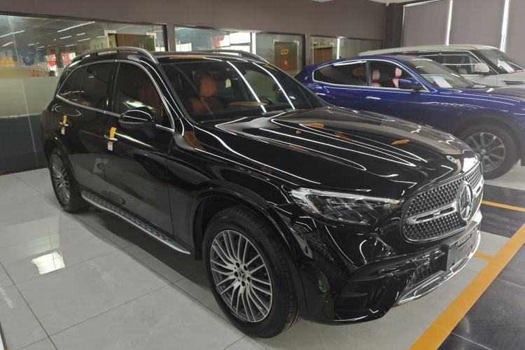 Used Mercedes-Benz GLC 2024 Refreshed GLC 300 L 4MATIC Dynamic Version 5 Seats Front Right 45 Deg