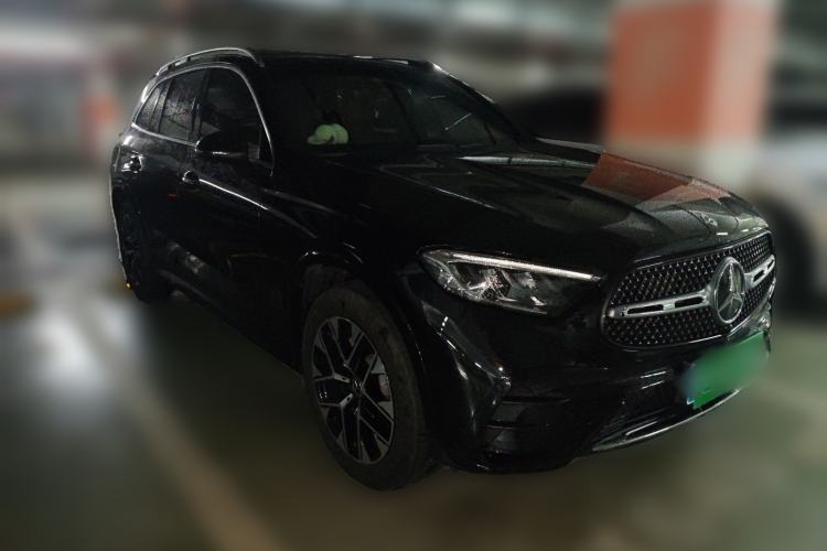 Used Mercedes-Benz GLC 2024 Facelifted GLC 260 L 4MATIC Luxury Version 5 Seats Front Right 45 Deg