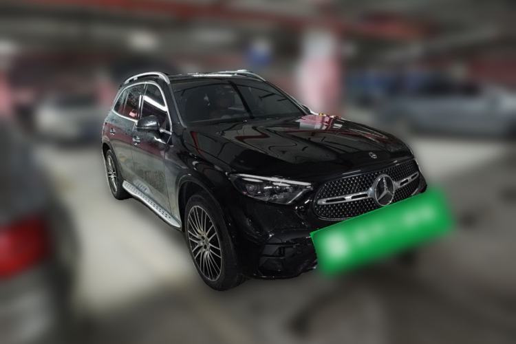 Used Mercedes-Benz GLC 2024 GLC 300 L 4MATIC Luxury Model 5 Seats Front Right 45 Deg
