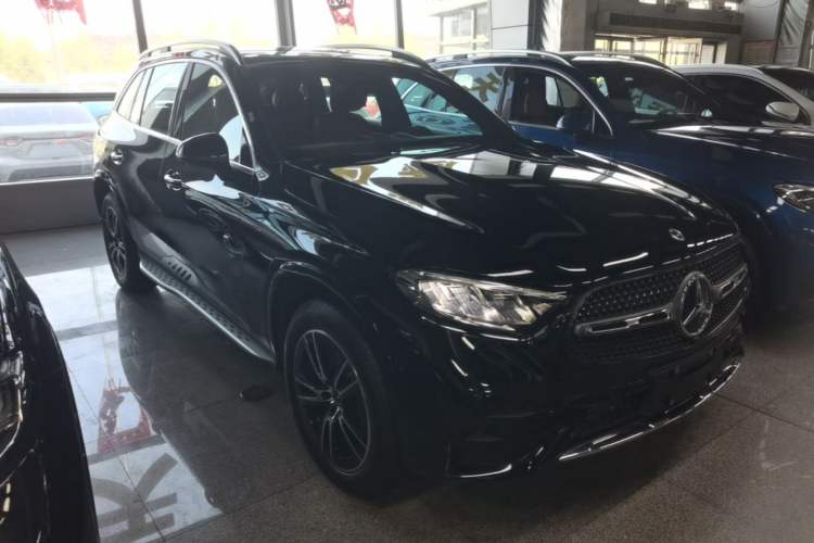 Used Mercedes-Benz GLC 2024 Refreshed GLC 260 L 4MATIC Luxury Version 7-Seater Front Right 45 Deg