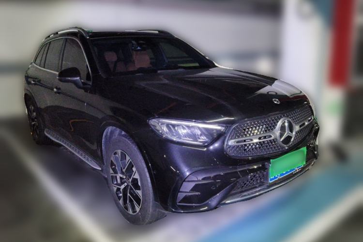 Used Mercedes-Benz GLC 2024 Facelifted GLC 260 L 4MATIC Luxury Version 5 Seats Front Right 45 Deg