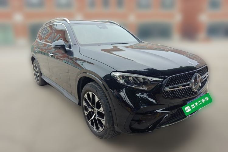 Used Mercedes-Benz GLC 2024 Facelifted GLC 260 L 4MATIC Luxury Version 5 Seats Front Right 45 Deg