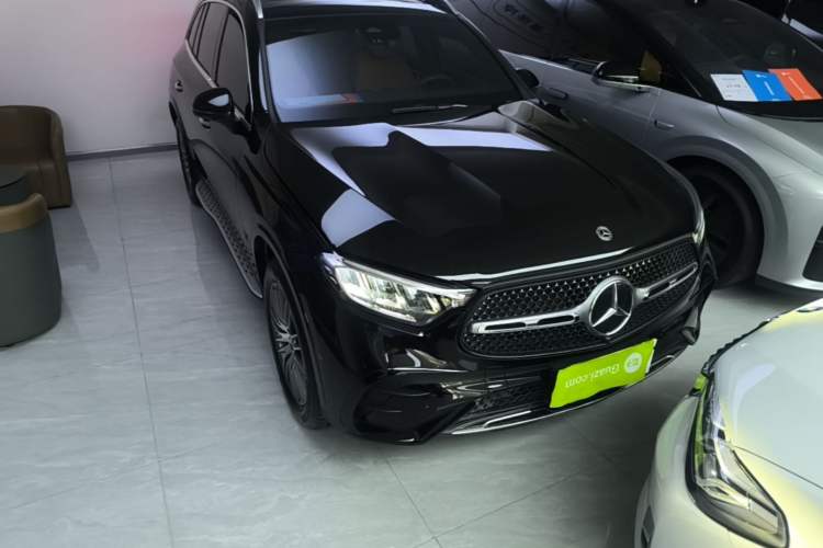 Used Mercedes-Benz GLC 2024 Refreshed GLC 300 L 4MATIC Dynamic Version 5 Seats Front Right 45 Deg