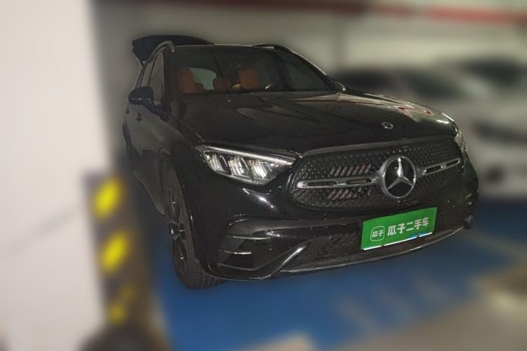 Used Mercedes-Benz GLC 2024 GLC 260 L 4MATIC Luxury Model 5 Seats Front Right 45 Deg