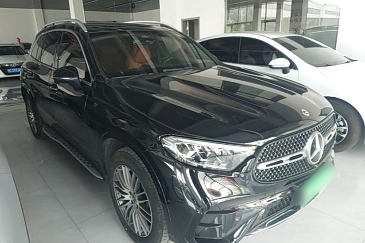 Used Mercedes-Benz GLC 2024 Refreshed GLC 300 L 4MATIC Dynamic Version 5 Seats Front Right 45 Deg