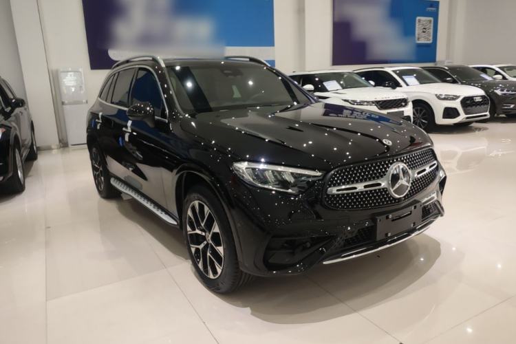 Used Mercedes-Benz GLC 2024 Facelifted GLC 260 L 4MATIC Luxury Version 5 Seats Front Right 45 Deg