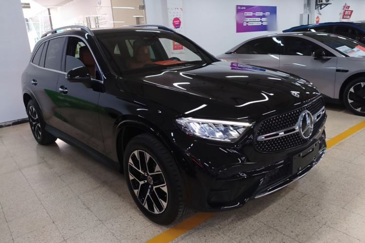 Used Mercedes-Benz GLC 2024 GLC 260 L 4MATIC Luxury Model 5 Seats Front Right 45 Deg