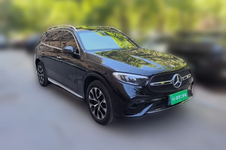 Used Mercedes-Benz GLC 2024 Facelifted GLC 260 L 4MATIC Luxury Version 5 Seats Front Right 45 Deg