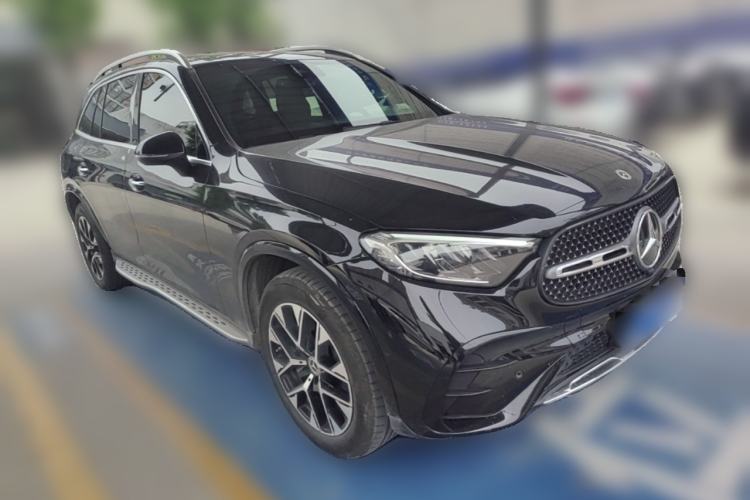 Used Mercedes-Benz GLC 2024 GLC 260 L 4MATIC Luxury Model 5 Seats Front Right 45 Deg