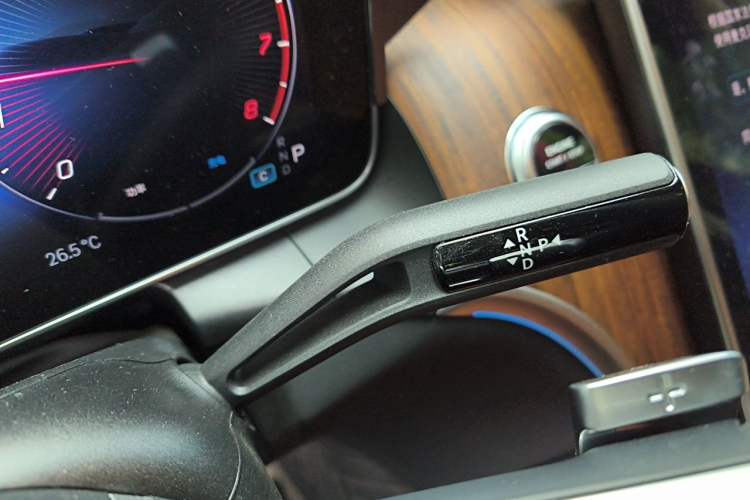 Used Mercedes-Benz GLC 2024 GLC 300 L 4MATIC Dynamic Edition 5-seater Gear Lever