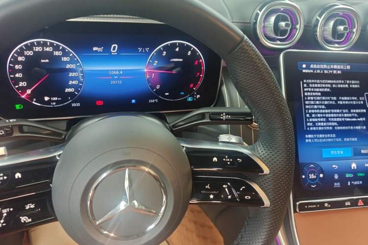 Used Mercedes-Benz GLC 2024 Facelifted GLC 260 L 4MATIC Luxury Version 5 Seats Gear Lever