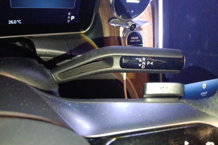 Used Mercedes-Benz GLC 2024 GLC 300 L 4MATIC Dynamic Edition 5-seater Gear Lever