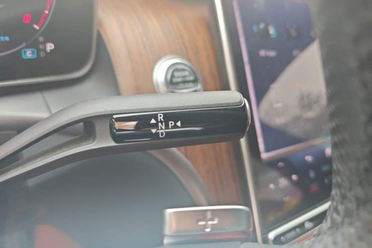 Used Mercedes-Benz GLC 2024 Refreshed GLC 300 L 4MATIC Dynamic Version 5 Seats Gear Lever