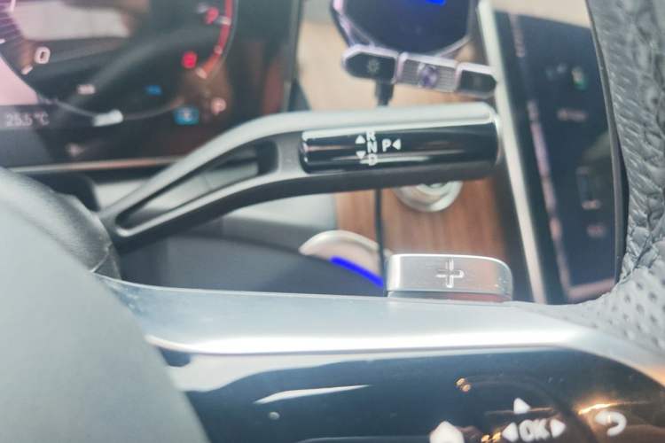 Used Mercedes-Benz GLC 2024 GLC 300 L 4MATIC Dynamic Edition 5-seater Gear Lever