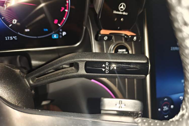 Used Mercedes-Benz GLC 2024 GLC 300 L 4MATIC Dynamic Edition 5-seater Gear Lever
