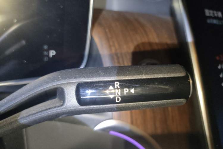 Used Mercedes-Benz GLC 2024 GLC 300 L 4MATIC Dynamic Edition 5-seater Gear Lever