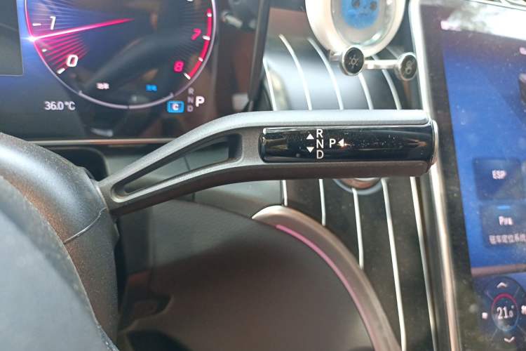 Used Mercedes-Benz GLC 2024 GLC 300 L 4MATIC Dynamic Edition 5-seater Gear Lever