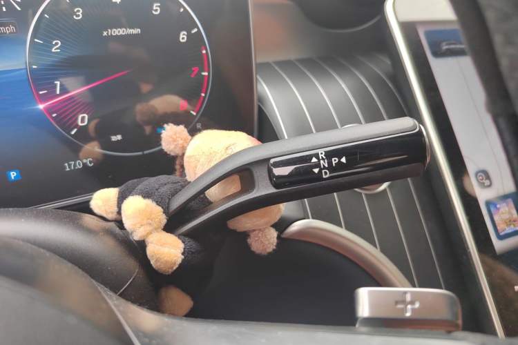 Used Mercedes-Benz GLC 2024 GLC 300 L 4MATIC Dynamic Edition 5-seater Gear Lever