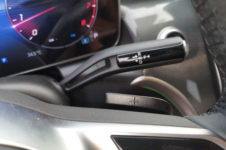 Used Mercedes-Benz GLC 2024 GLC 260 L 4MATIC Dynamic Edition 5-seater Gear Lever