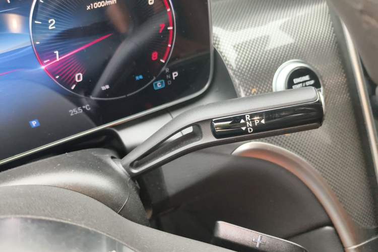 Used Mercedes-Benz GLC 2024 GLC 260 L 4MATIC Dynamic Edition 5-seater Gear Lever