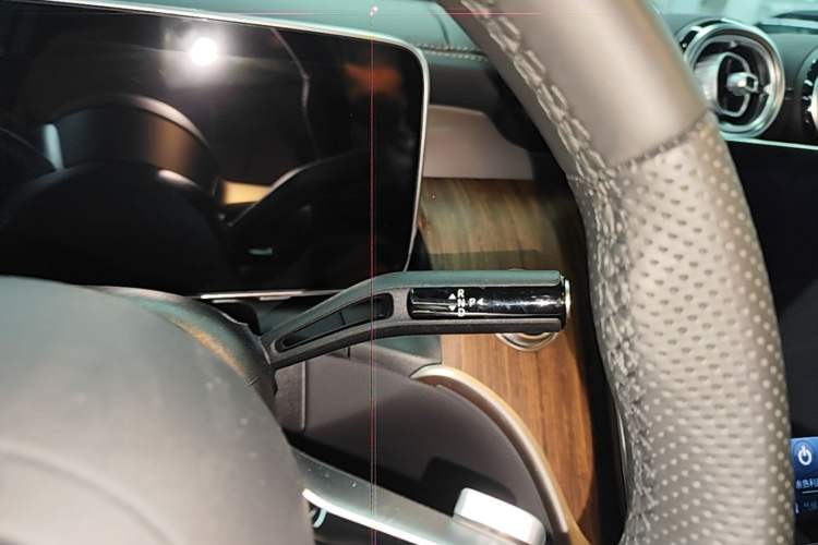 Used Mercedes-Benz GLC 2024 Refreshed GLC 300 L 4MATIC Dynamic Version 7-Seater Gear Lever