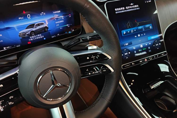Used Mercedes-Benz GLC 2024 Refreshed GLC 300 L 4MATIC Dynamic Version 5 Seats Gear Lever