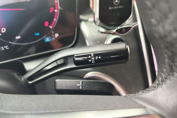 Used Mercedes-Benz GLC 2024 GLC 260 L 4MATIC Dynamic Edition 5-seater Gear Lever